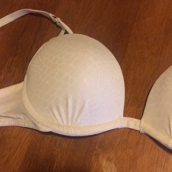 Two bras - Picture 4 of 5